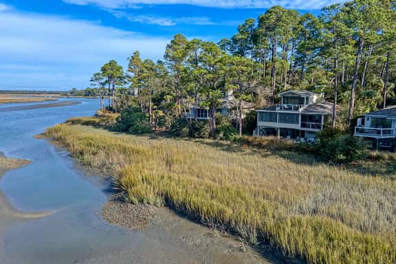 Incredible river front in popular Inlet Cove - Image 1