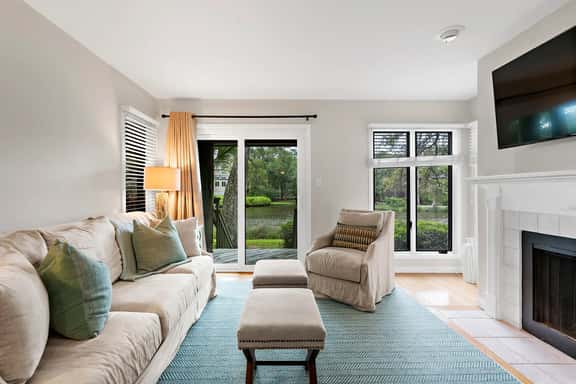 Centrally located, popular neighborhood - Image 1