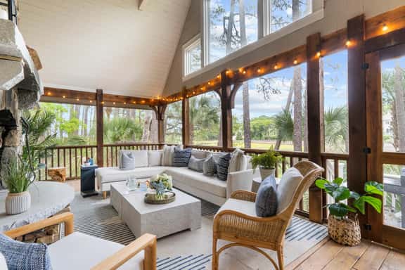 Charming cottage in popular neighborhood - Image 1