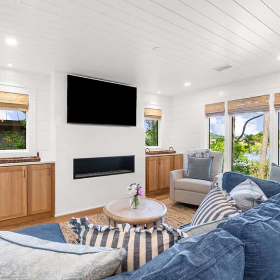 Waterfront! Renovated, river view, community pool and dock - Image 1