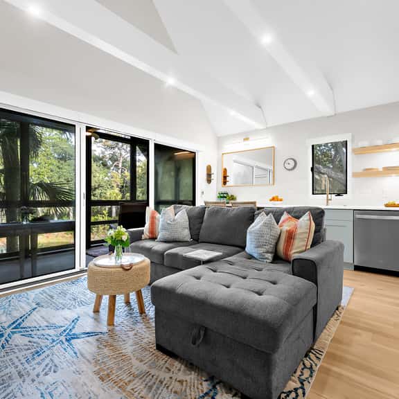 New reno, easy beach access, lagoon view - Image 1