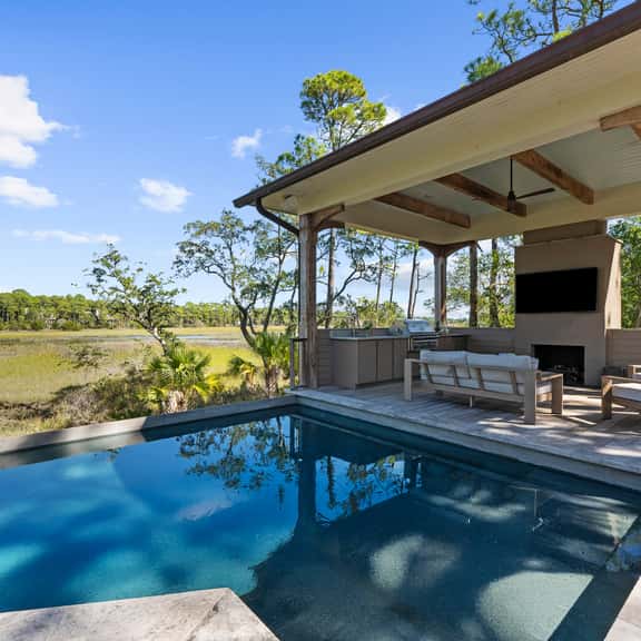 Stunning views, dog friendly, new pool! - Image 1
