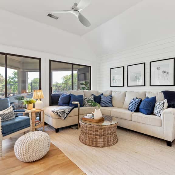 Luxury renovated and stocked villa close to tennis, beach, golf - Image 1