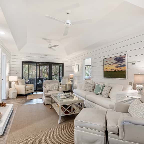 Stunning remodeled cottage, central location! - Image 1