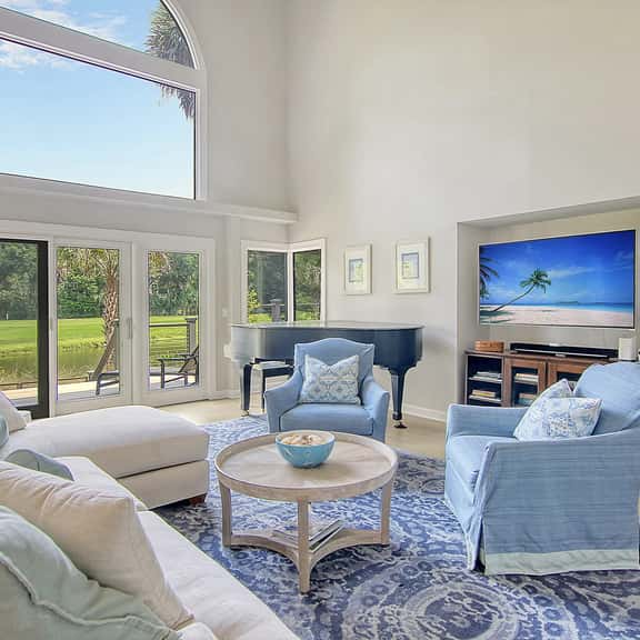New Listing in popular neighborhood - Image 1