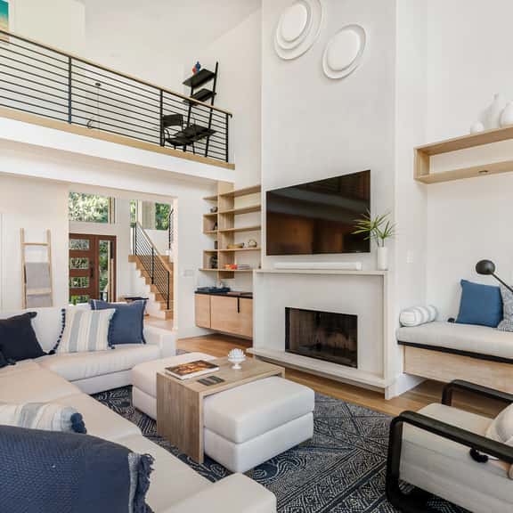 New Listing! Crown Jewel Luxury Home, private pool, golf view, 5 min to beach - Image 1
