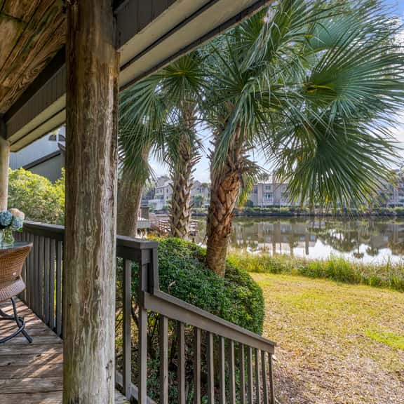 Lagoon view, central location, Parkside villa - Image 1