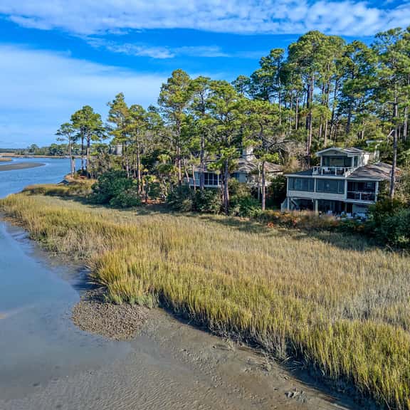 Incredible river front in popular Inlet Cove - Image 1