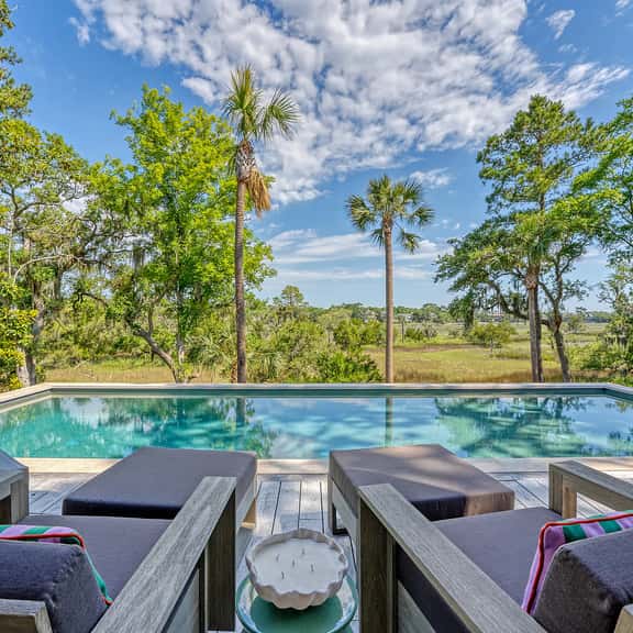 Luxury Marshfront Retreat with pool and 4 king suites - Image 1