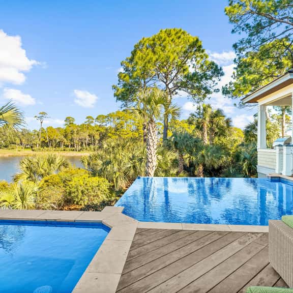 Pristine getaway with tranquil views - Image 1