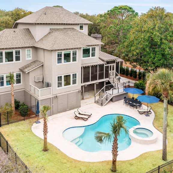 Brand new renovation, right across the street from the beach, private pool - Image 1