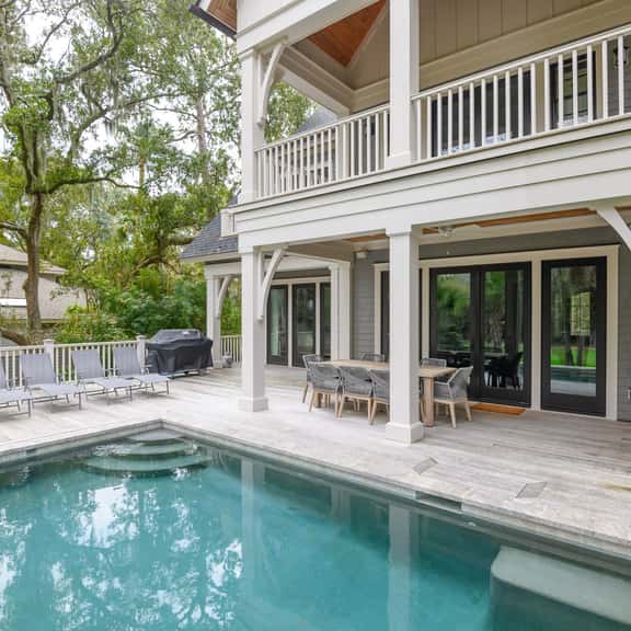 Spacious renovated home w pool, easy beach access - Image 1