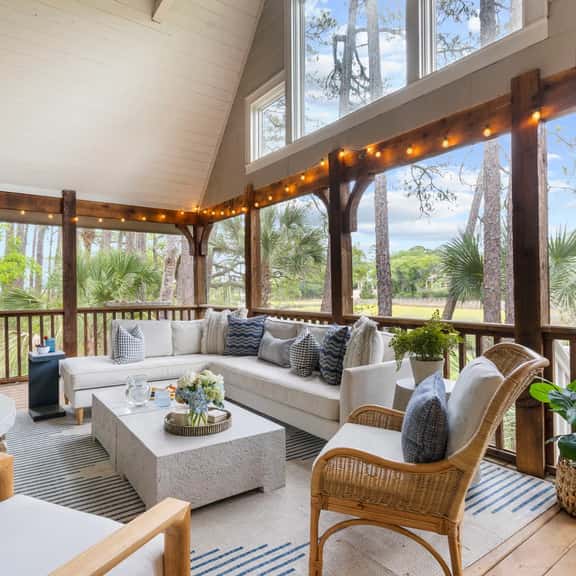 Charming cottage in popular neighborhood - Image 1