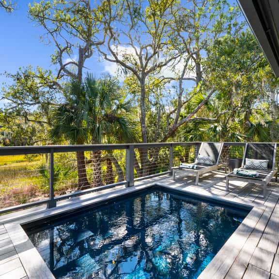 Stunning views, pool, luxury reno - Image 1