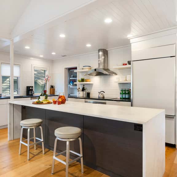 Yards to the beach, stunning new reno - Image 1