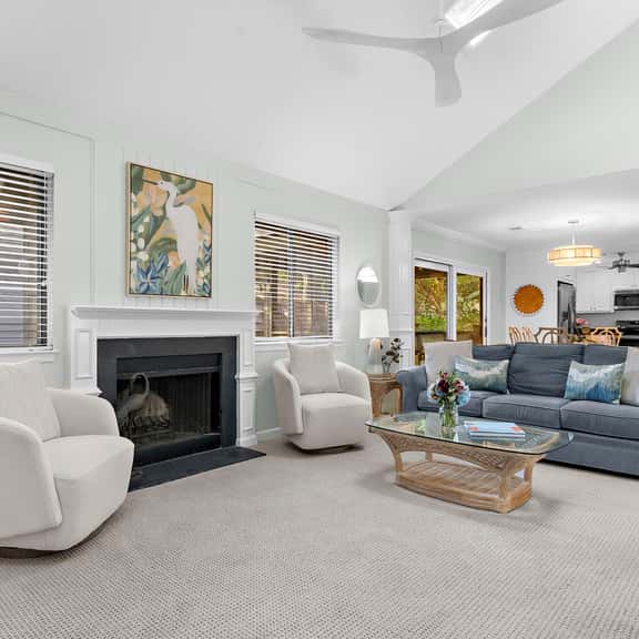 Yards to the beach, charming cottage - Image 1