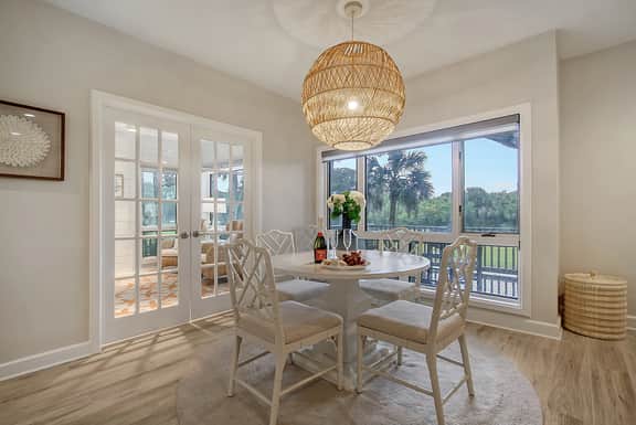 Calming Coastal villa, minutes to beach