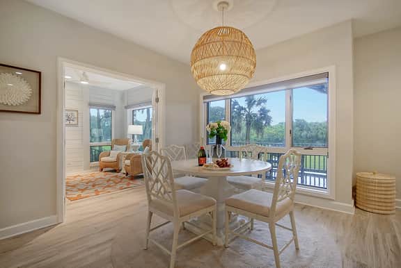 Calming Coastal villa, minutes to beach
