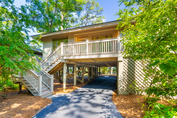 Waterfront! Renovated, river view, community pool and dock - Image 2
