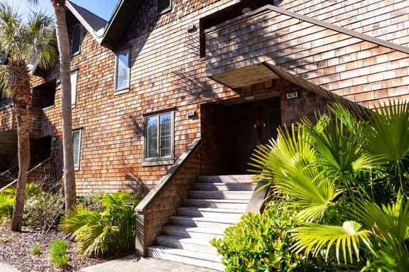 Beach access, central location, popular community on Kiawah