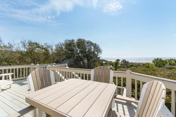 Beachside Treehouse, spectacular ocean view on popular Surfsong Rd