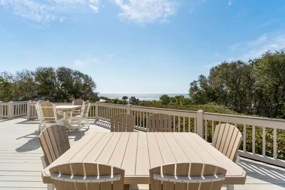 Beachside Treehouse, spectacular ocean view on popular Surfsong Rd