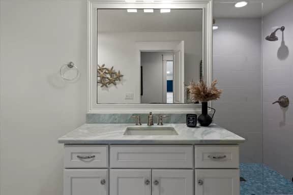Renovated golf course home close to the beach