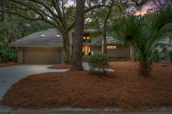 Renovated golf course home close to the beach