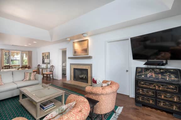 Riverfront, renovated Inlet Cove cottage