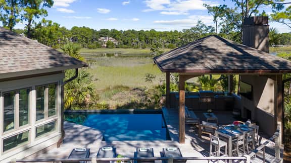 Stunning views, dog friendly, new pool!