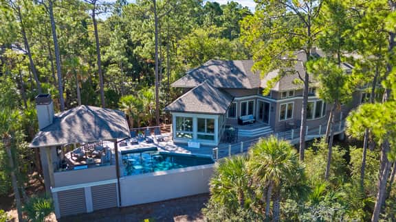 Stunning views, dog friendly, new pool!