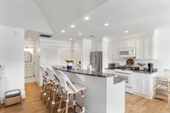 Luxury renovated and stocked villa close to tennis, beach, golf