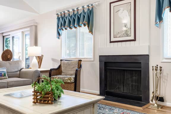 Charming cottage yards to beach and recent reno - Image 5