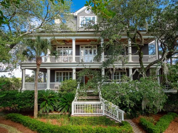 New to rental market, private dock, amazing view!