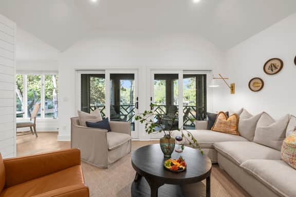 Stunning remodeled Turtle Cove - Image 4