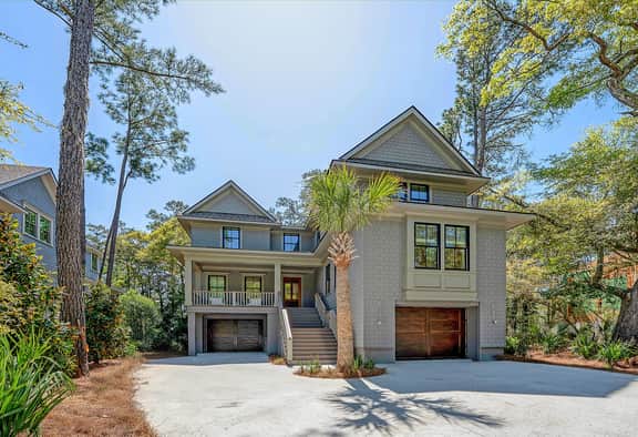 New Build with pool in central neighborhood