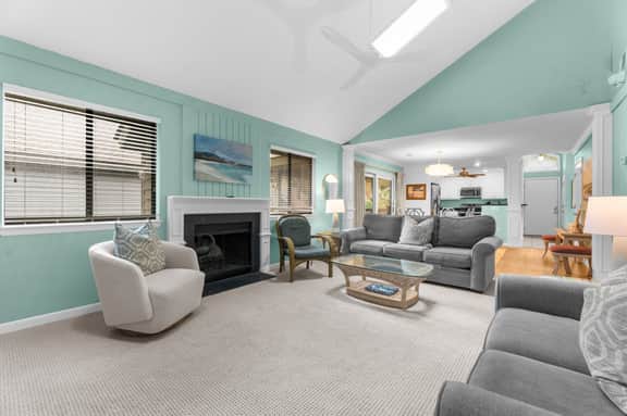 Yards to the beach, charming cottage