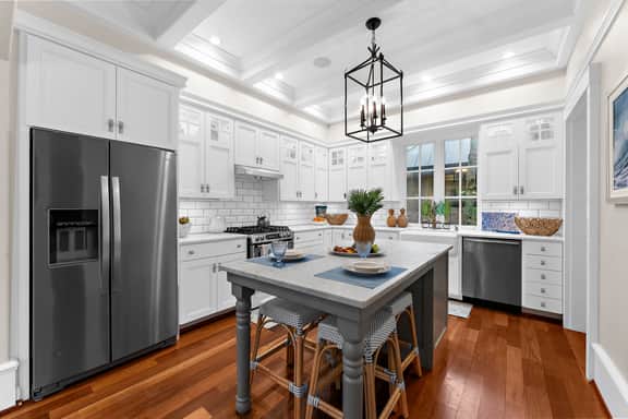 Charming, spacious cottage in popular Cypress Point