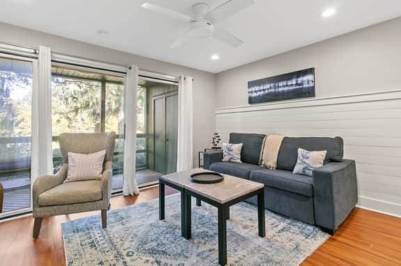 New listing!  Easy beach access, central location - Image 2