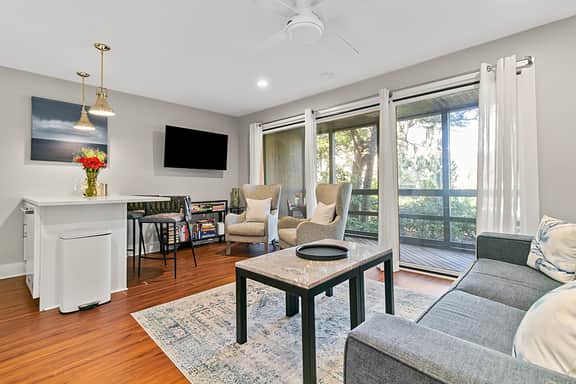 New listing!  Easy beach access, central location - Image 3