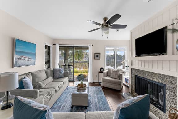Lagoon view, central location, Parkside villa - Image 3