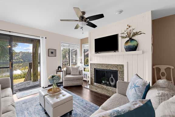 Lagoon view, central location, Parkside villa - Image 4
