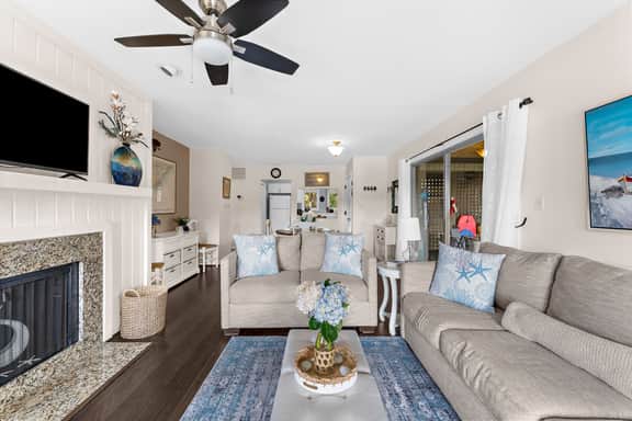 Lagoon view, central location, Parkside villa - Image 5