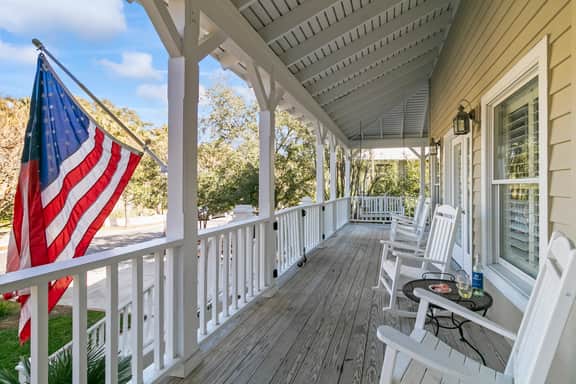 Popular location in Atlantic Beach, community pool - Image 2