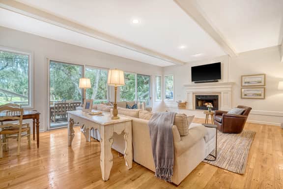 New rental, great Vanderhorst home - Image 5