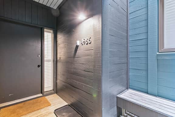 Great Location, popular East Beach neighborhood - Image 2