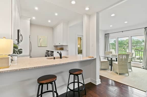 Great Location, popular East Beach neighborhood - Image 3
