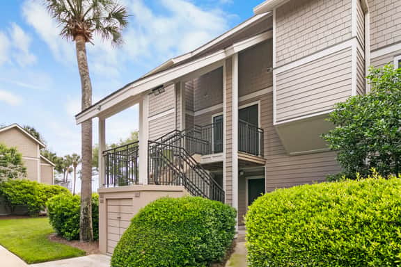 Great golf view, includes access to club amenities - Image 2