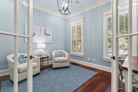 Brand new pool, central location - Image 3