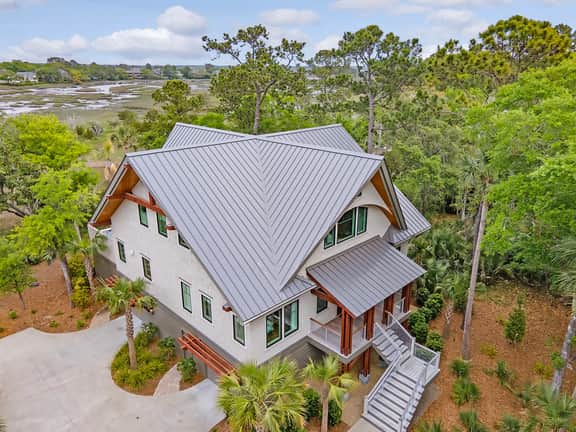 Luxury Marshfront Retreat with pool and 4 king suites - Image 3